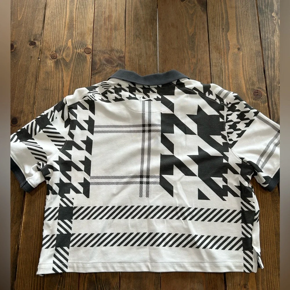 Nike Black and White Short Sleeve Top - Picture 2 of 4